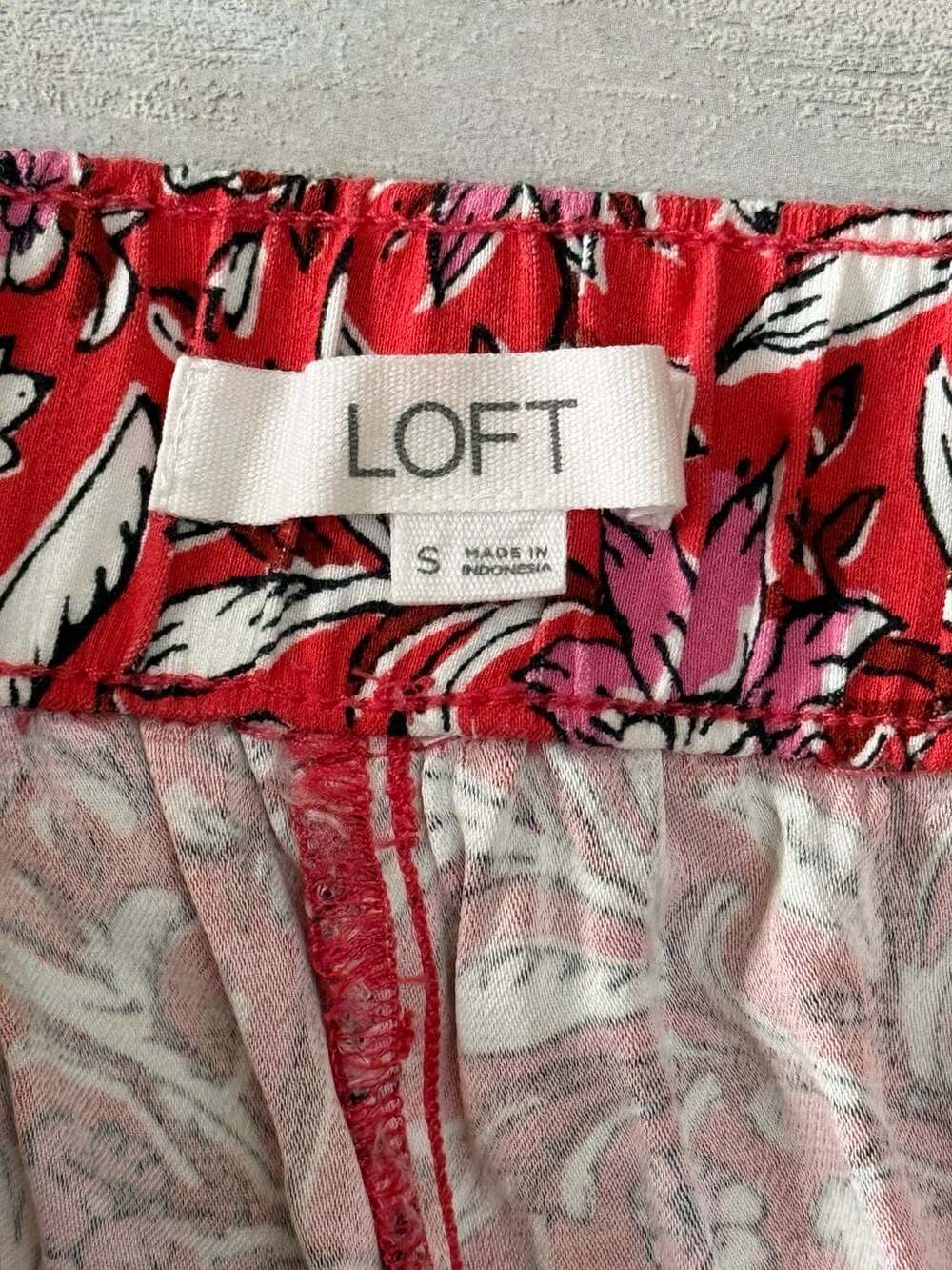 LOFT Red Floral Wide Leg Crop Pull-On Pants Size S - Picture 4 of 5